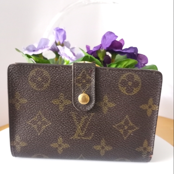 Louis Vuitton Handbags - EUC Authentic Louis Vuitton LV MONOGRAM CANVAS VINTAGE COMPACT WALLET Kiss lock